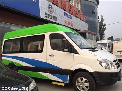  南京金龙D11商务通勤客车